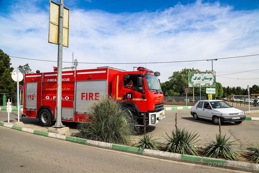 استقرار واحدهای آتش‌نشانی قم در بوستان‌ها و مکان‌های اسکان نوروزی 